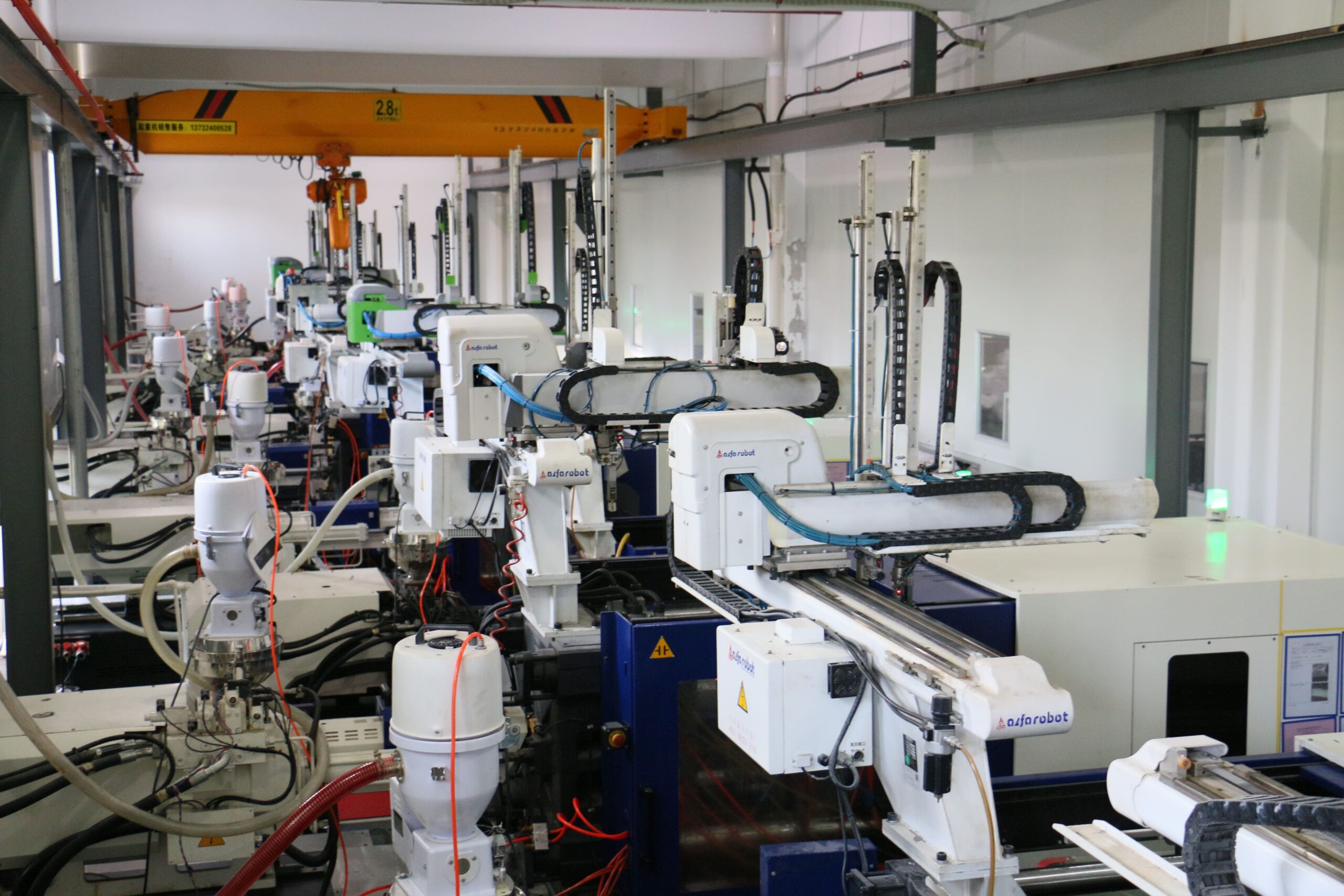 Hot stamping machine applying foil